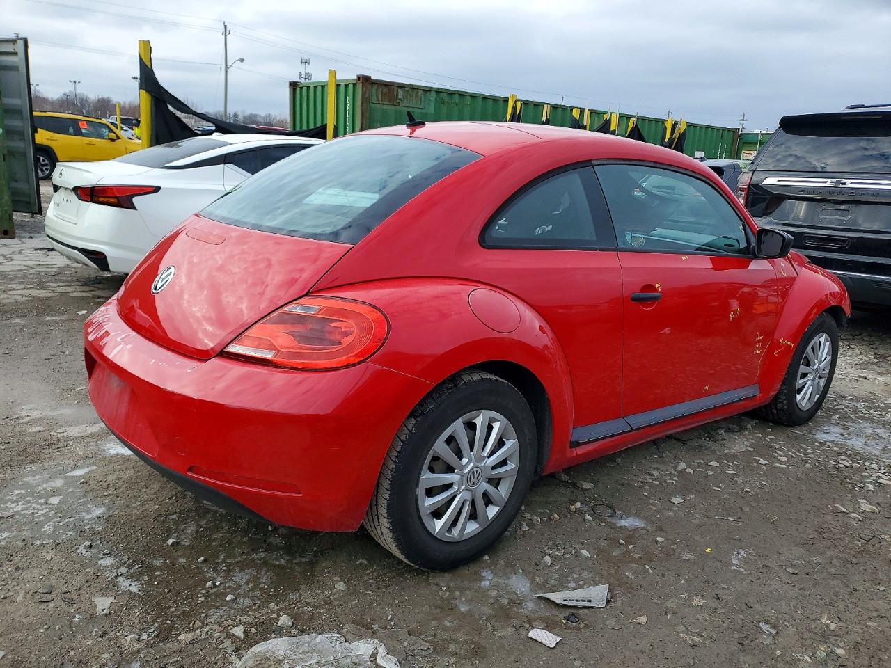 2013 VOLKSWAGEN BEETLE photo 3