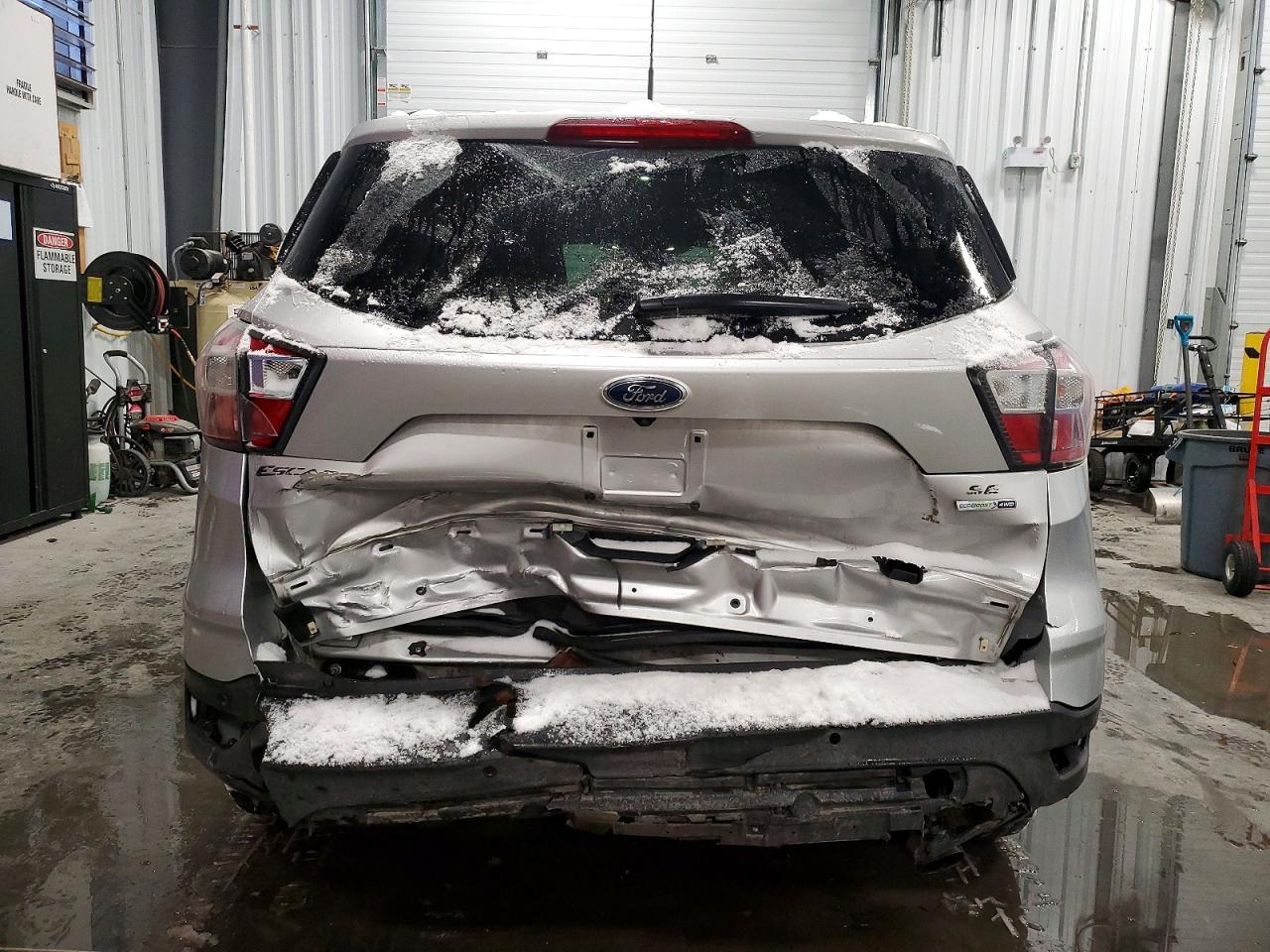 2017 FORD ESCAPE SE photo 11
