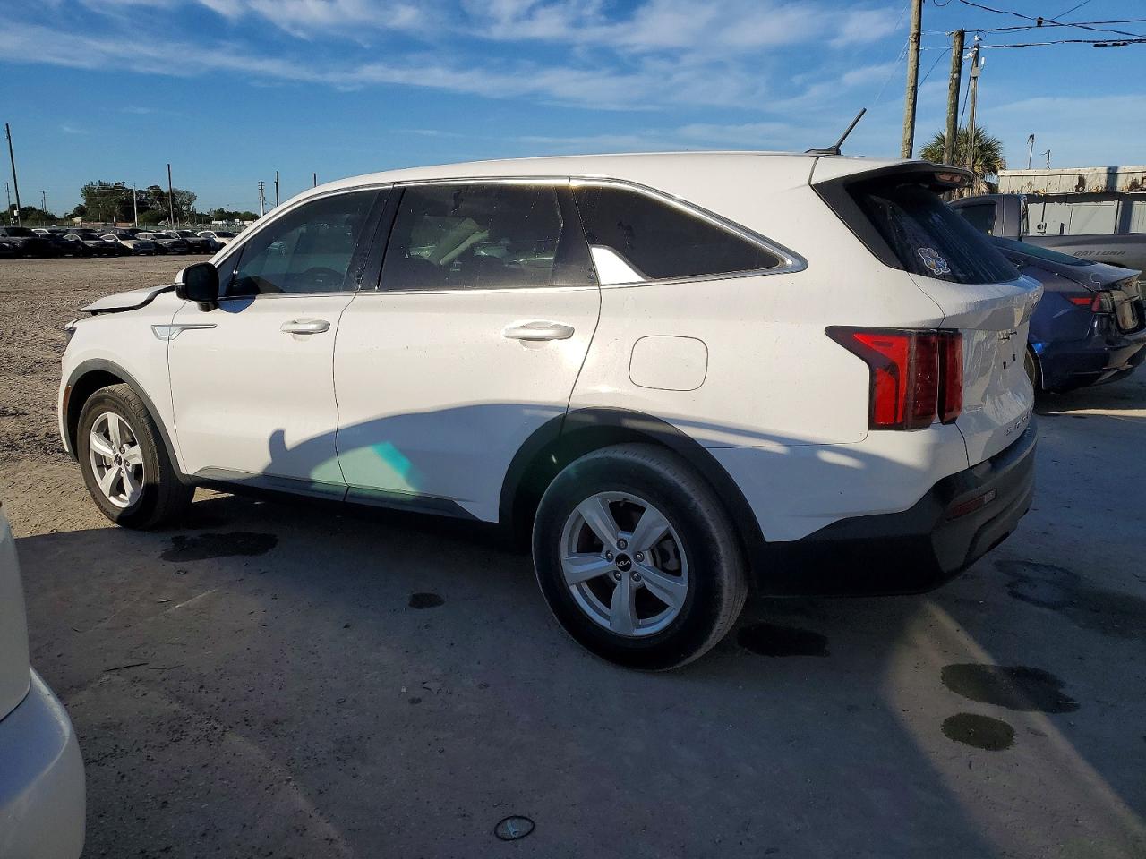 2022 KIA SORENTO LX photo 2