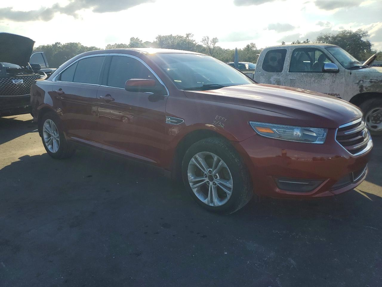 2015 FORD TAURUS SEL photo 4