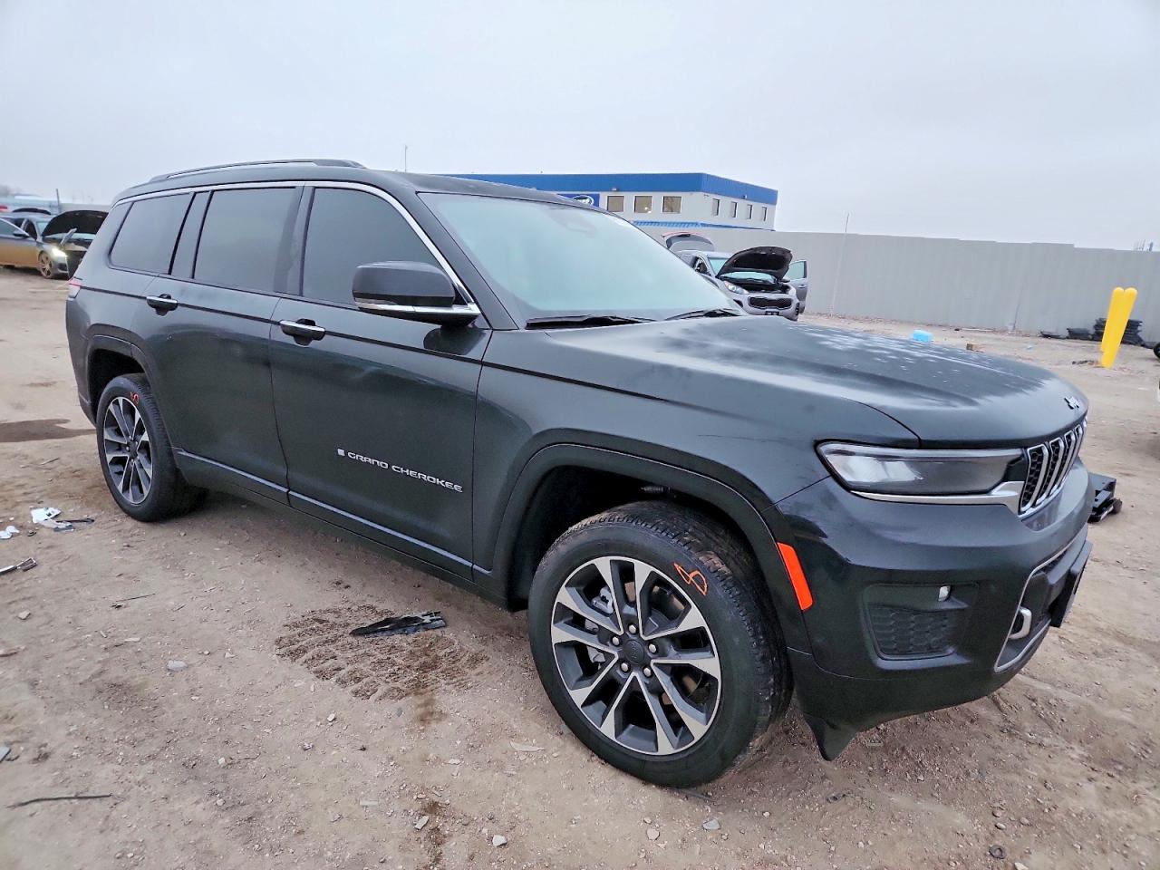 2023 JEEP GRAND CHEROKEE L OVERLAND photo 4