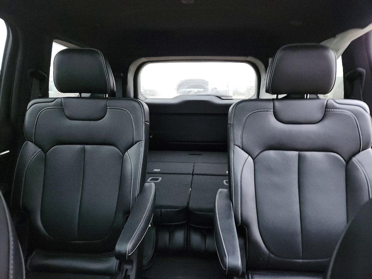 2023 JEEP GRAND CHEROKEE L OVERLAND photo 10