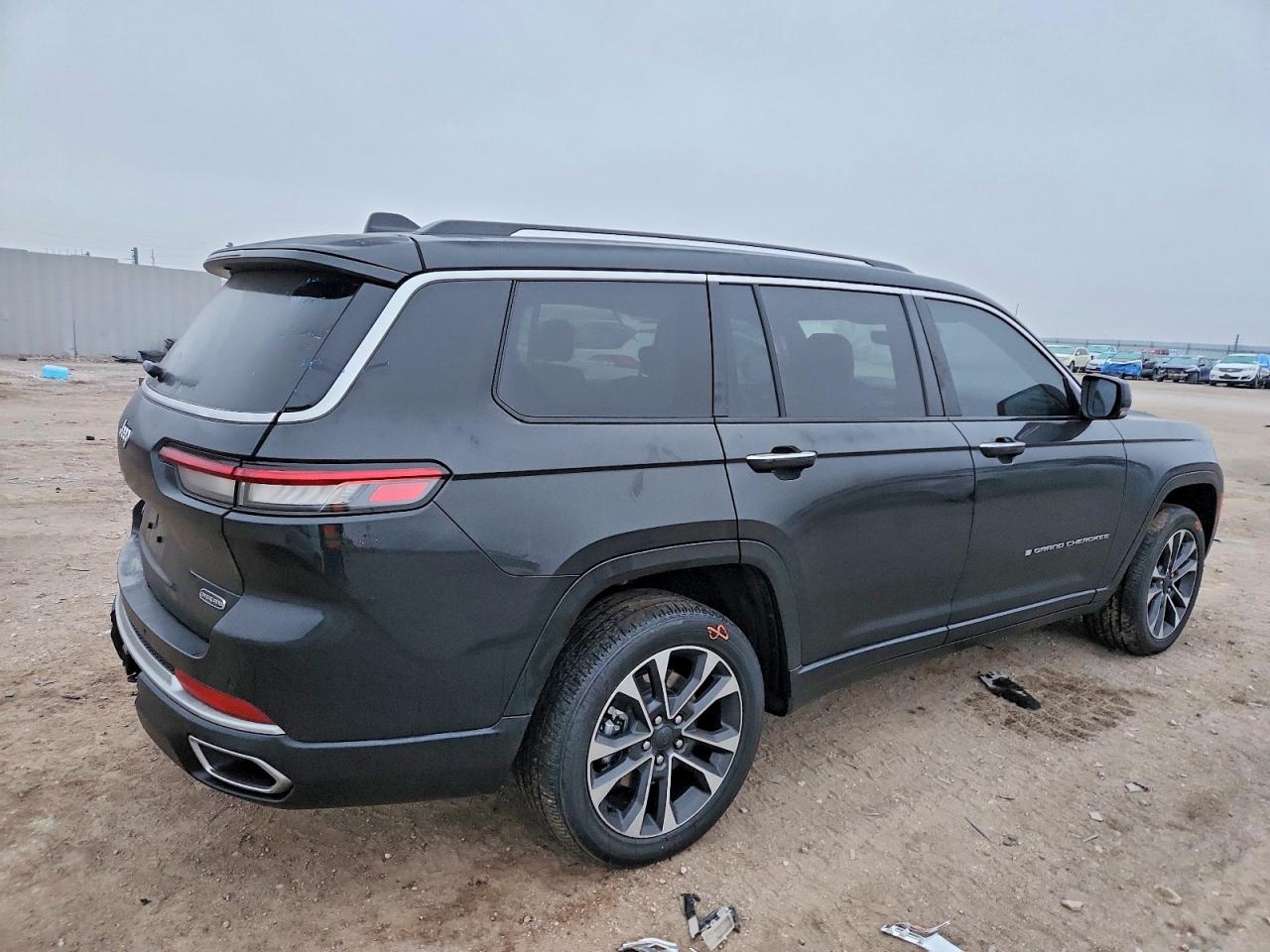 2023 JEEP GRAND CHEROKEE L OVERLAND photo 3