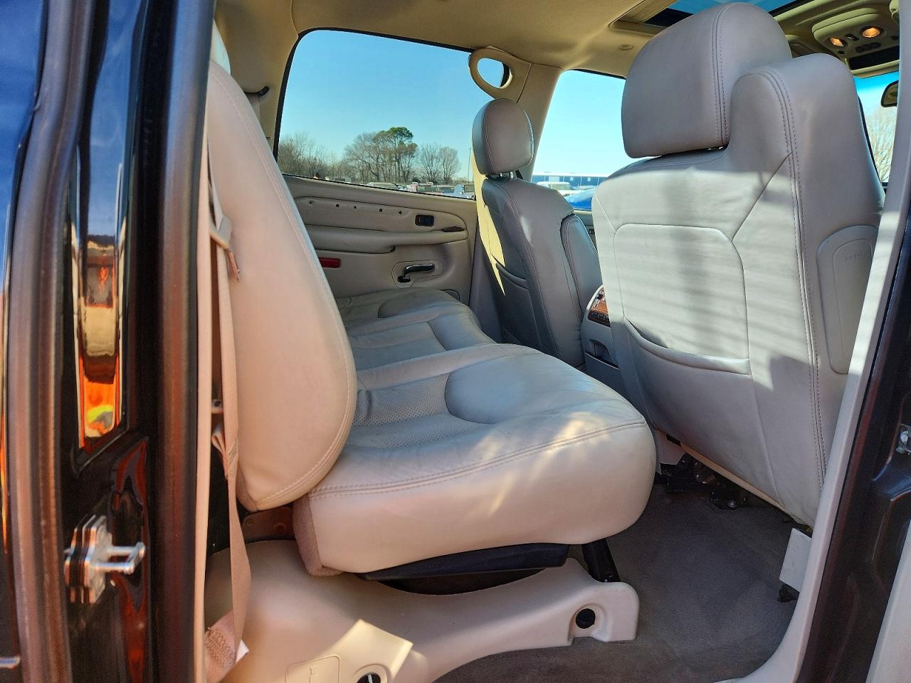 2004 CADILLAC ESCALADE EXT photo 10