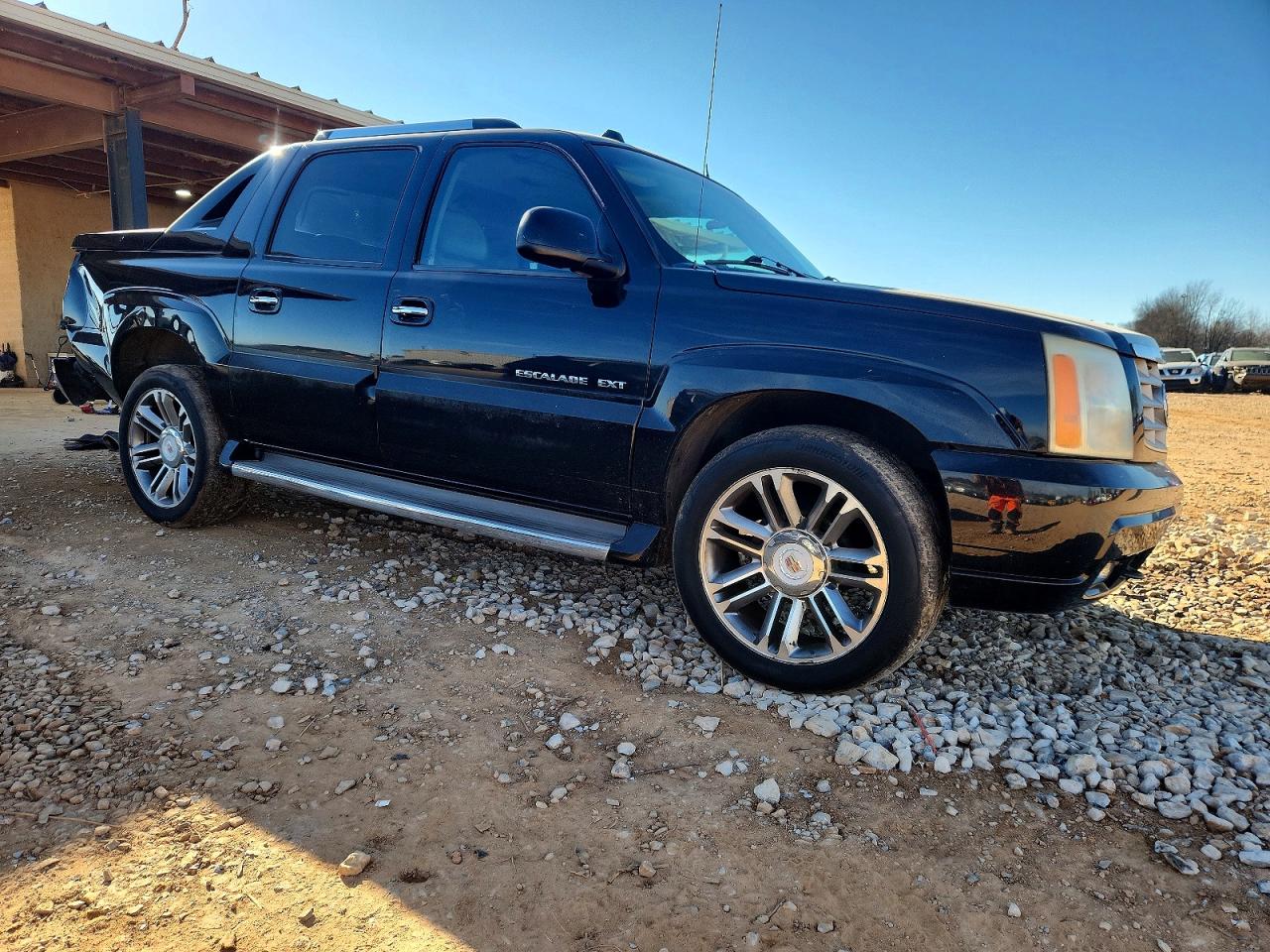 2004 CADILLAC ESCALADE EXT photo 4