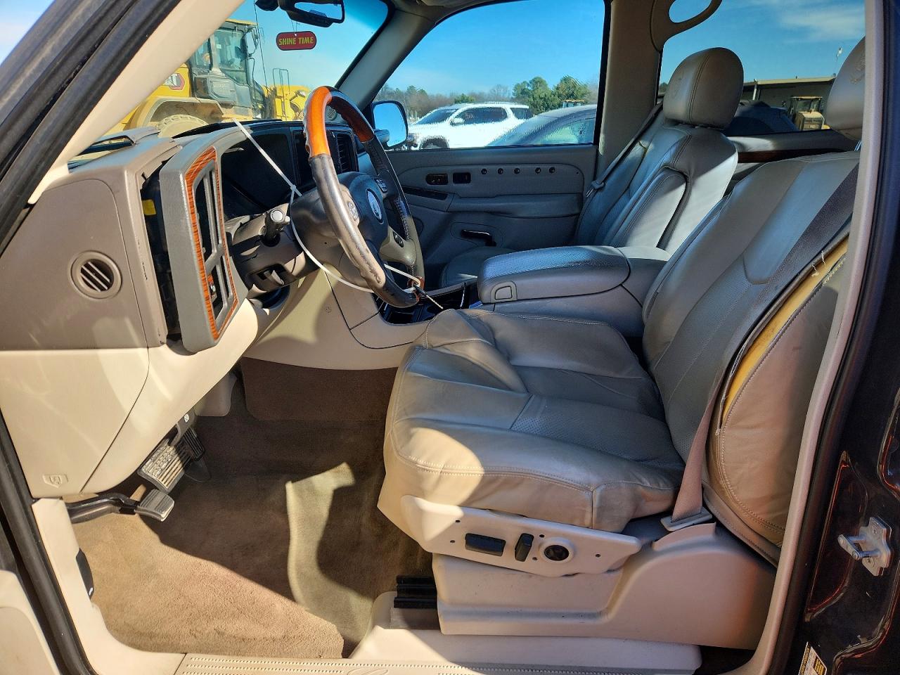 2004 CADILLAC ESCALADE EXT photo 7