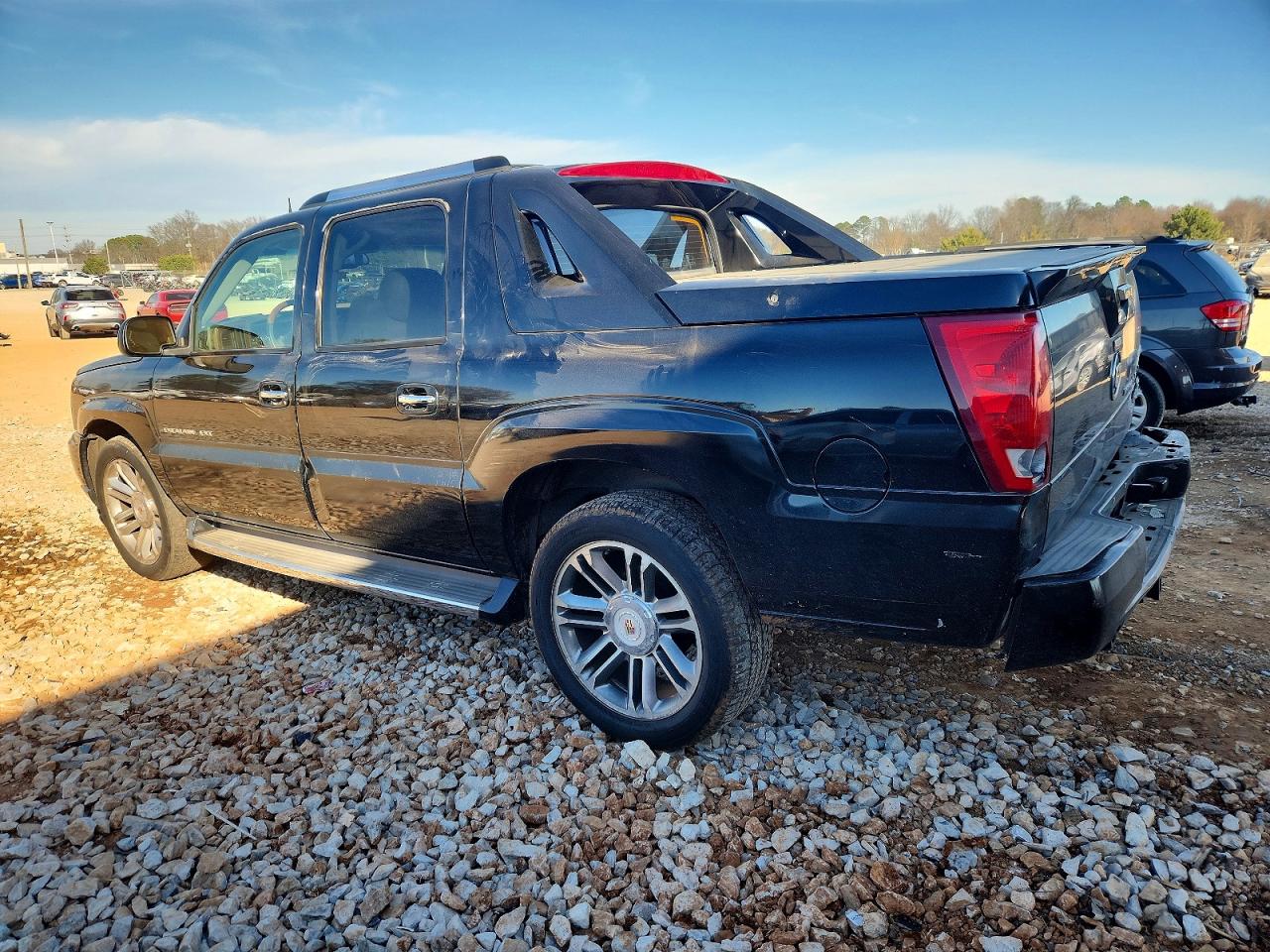 2004 CADILLAC ESCALADE EXT photo 2