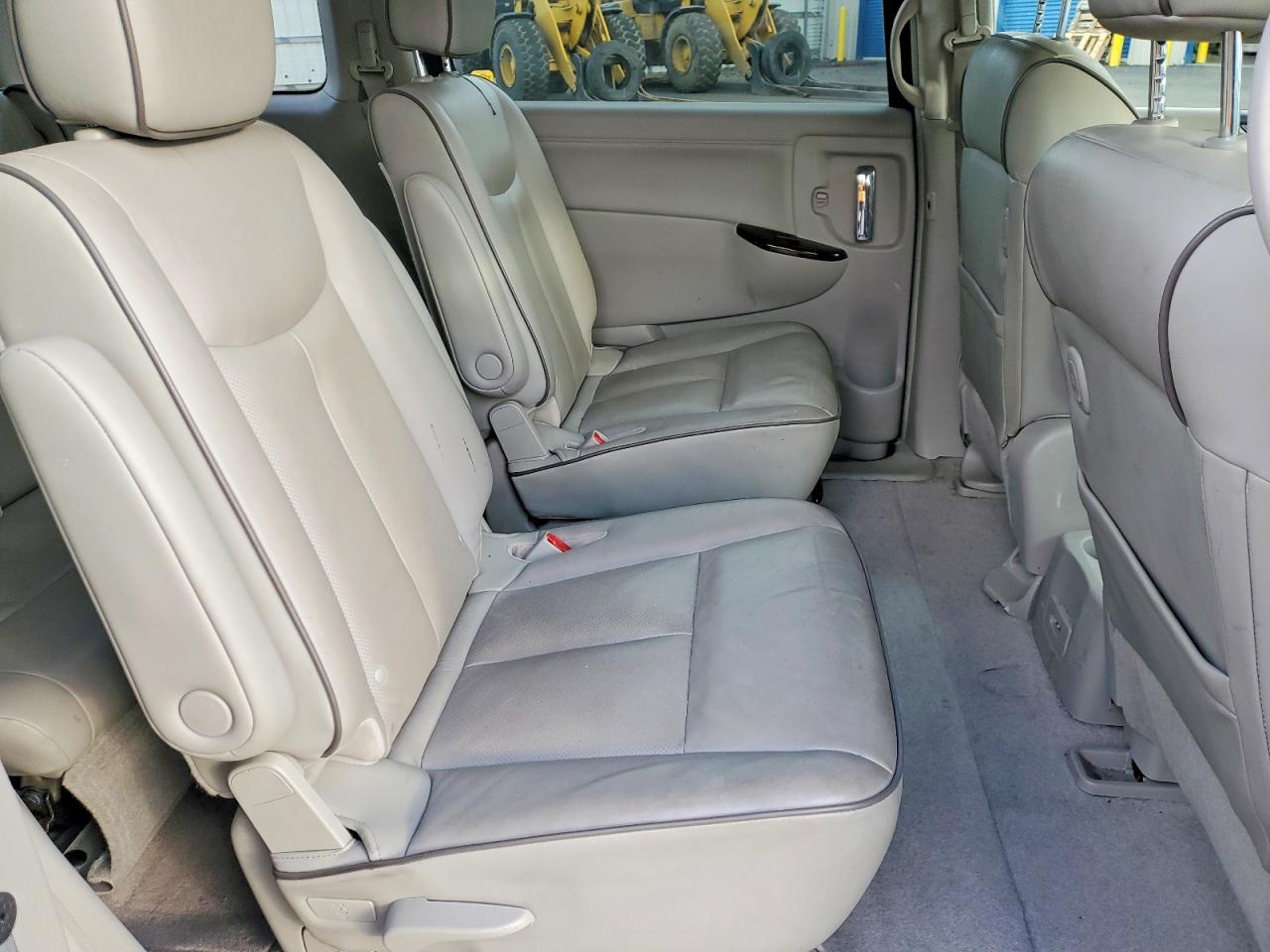 2013 NISSAN QUEST S photo 11