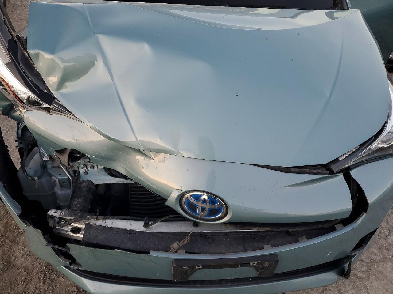 2017 TOYOTA PRIUS THREE photo 11