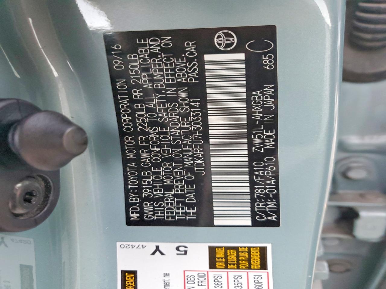 2017 TOYOTA PRIUS THREE photo 12