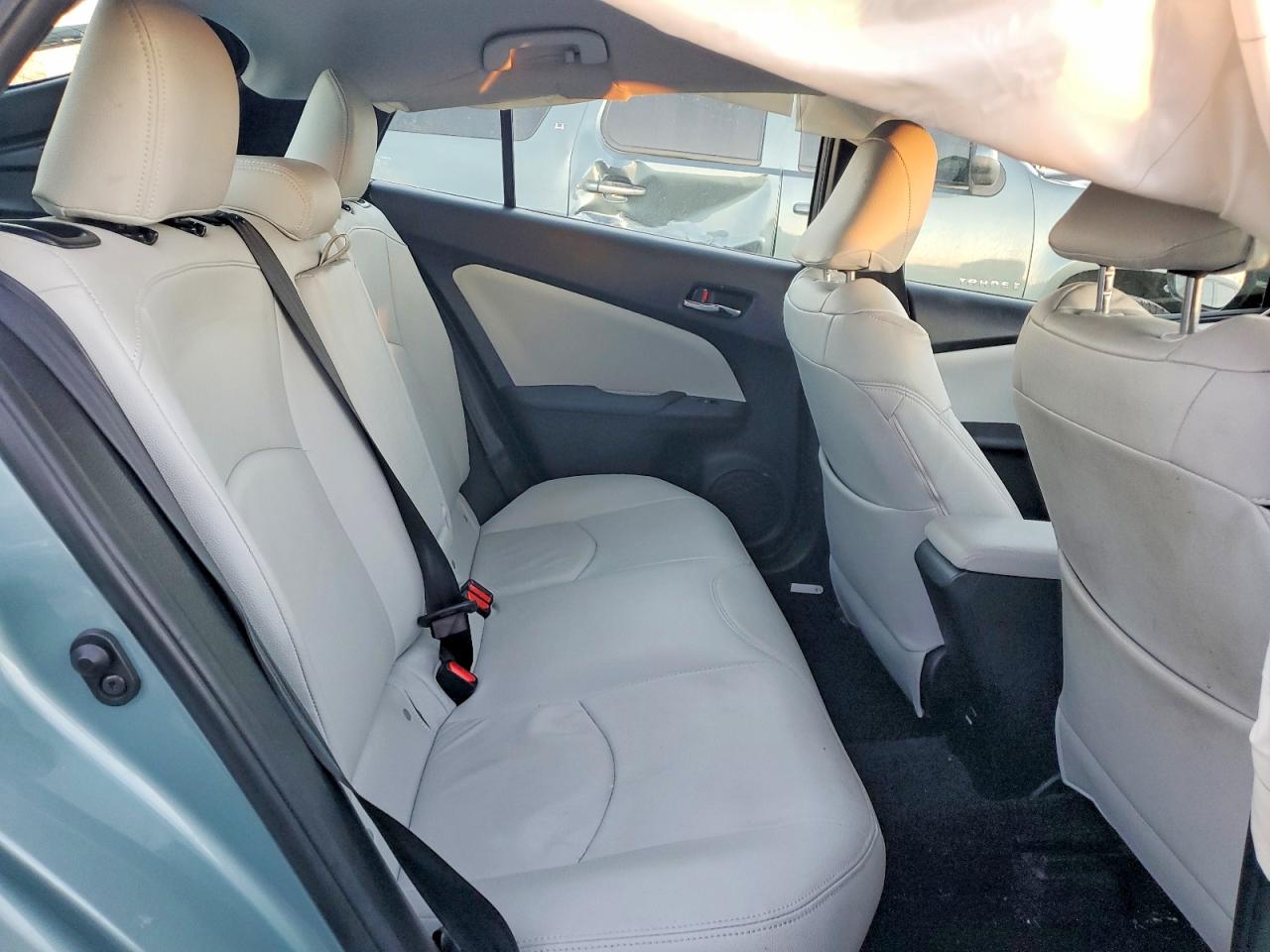 2017 TOYOTA PRIUS THREE photo 10