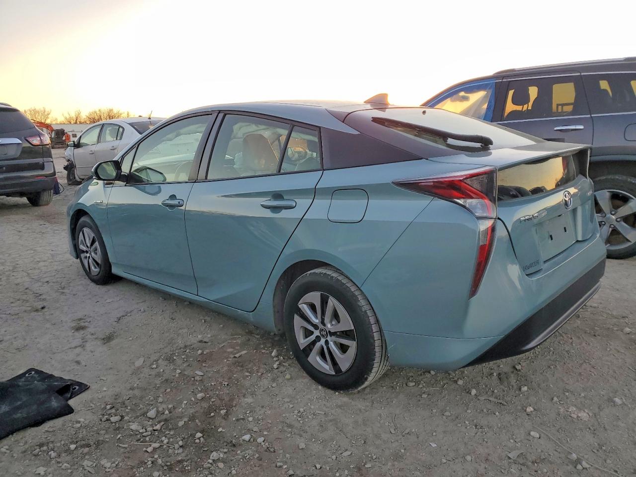 2017 TOYOTA PRIUS THREE photo 2
