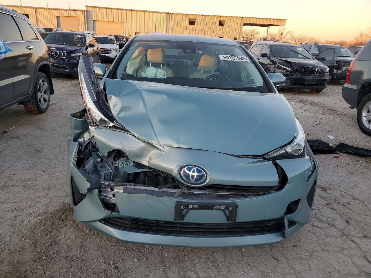 2017 TOYOTA PRIUS THREE photo 5