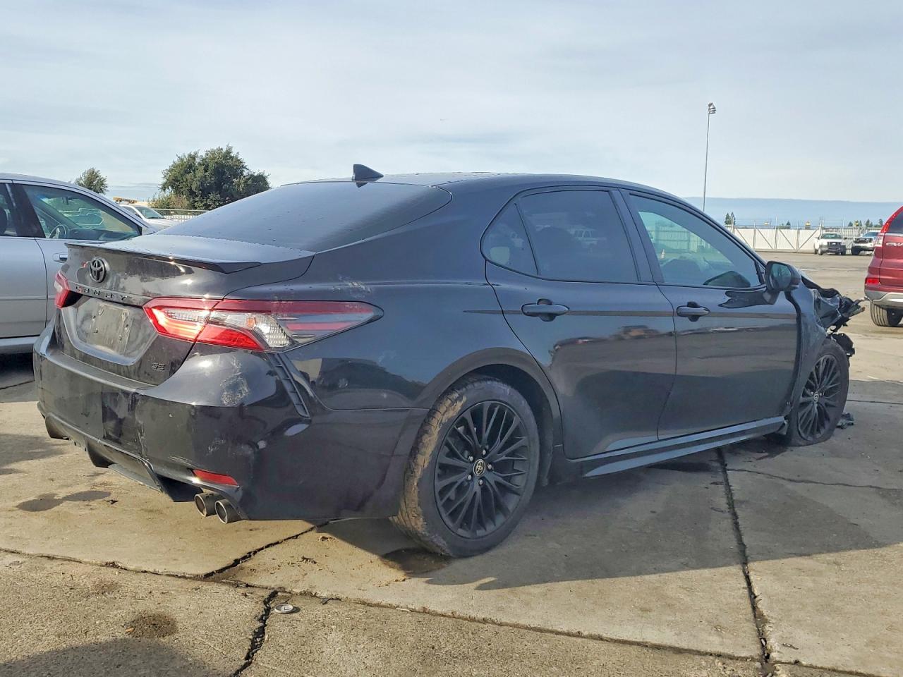2021 TOYOTA CAMRY SE photo 5