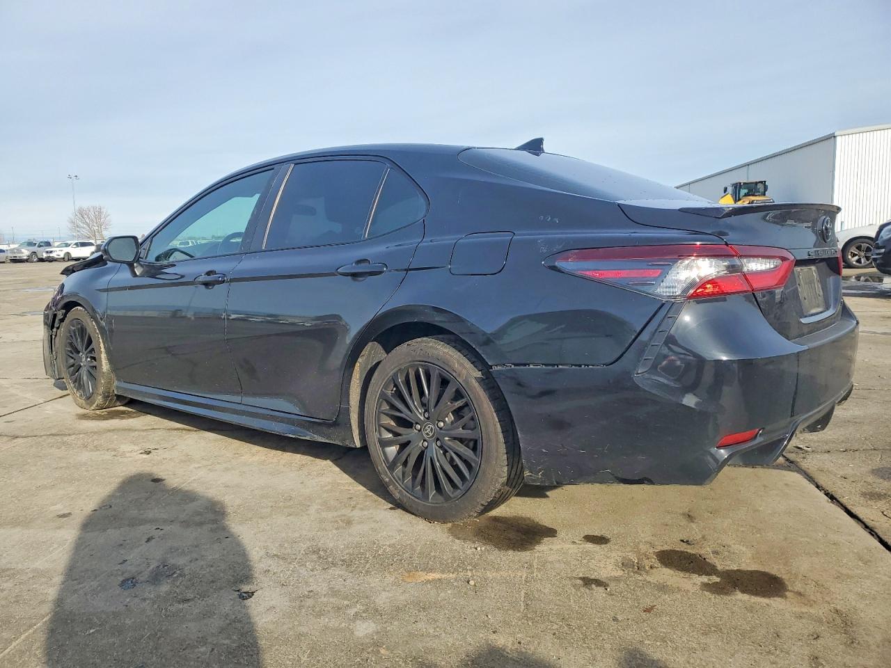 2021 TOYOTA CAMRY SE photo 3