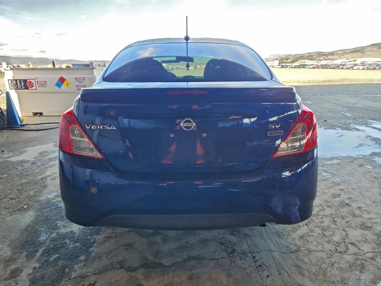 2018 NISSAN VERSA SV photo 11