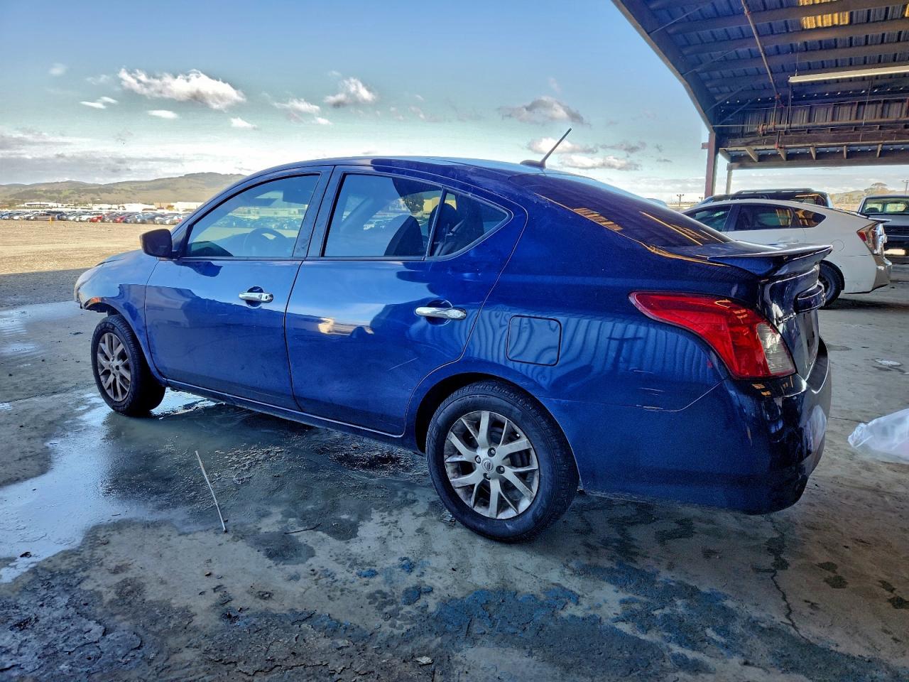 2018 NISSAN VERSA SV photo 3