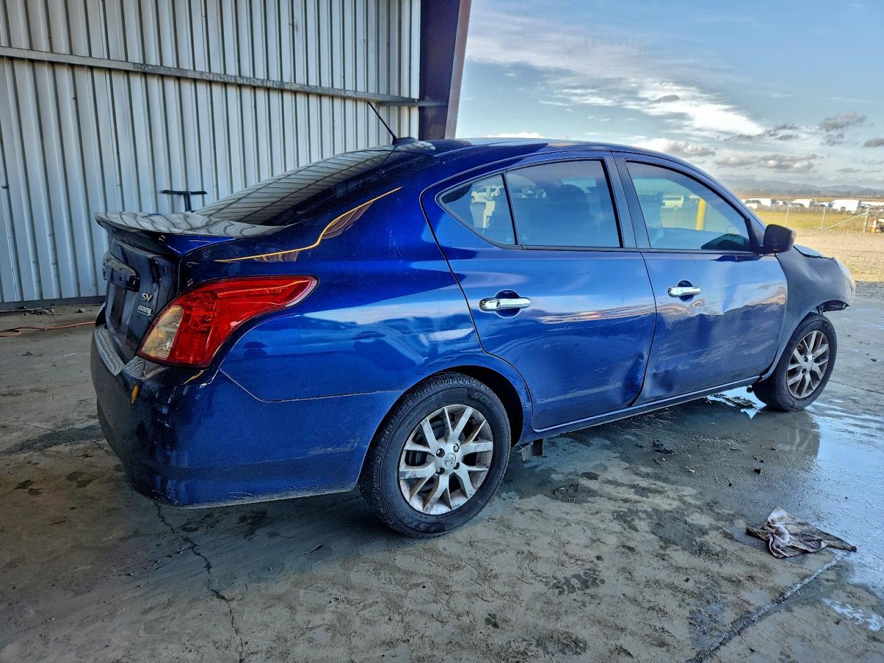 2018 NISSAN VERSA SV photo 5