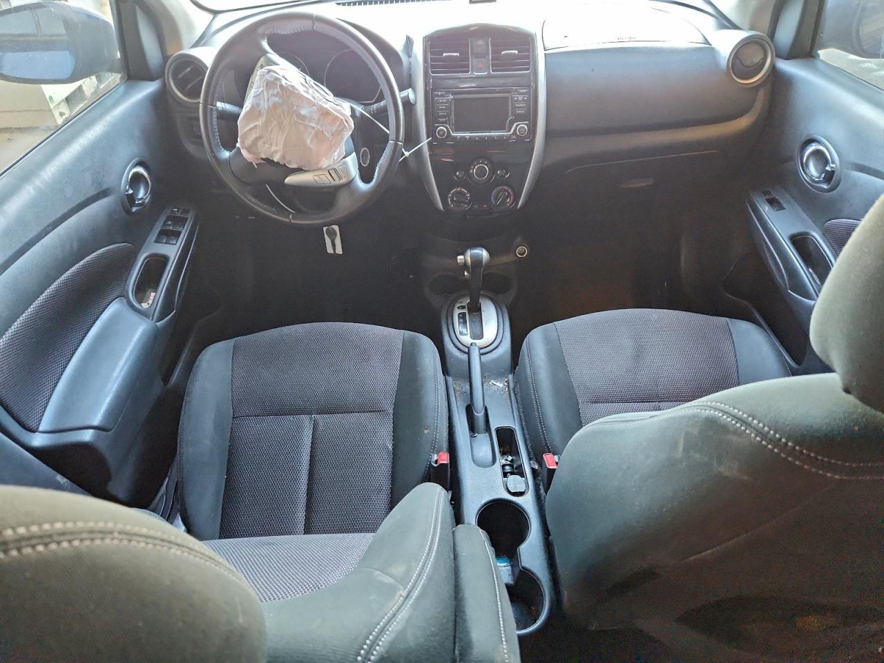 2018 NISSAN VERSA SV photo 15