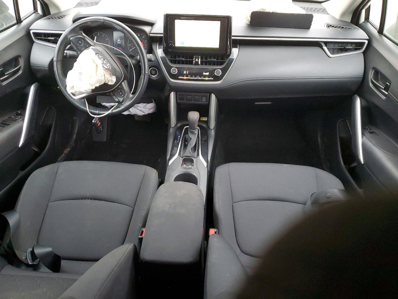 2023 TOYOTA COROLLA CROSS LE photo 8
