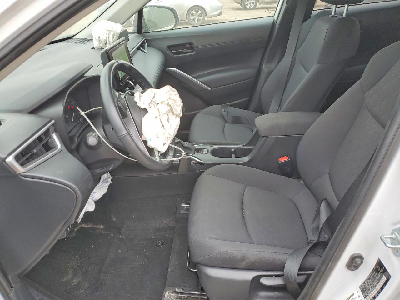 2023 TOYOTA COROLLA CROSS LE photo 7