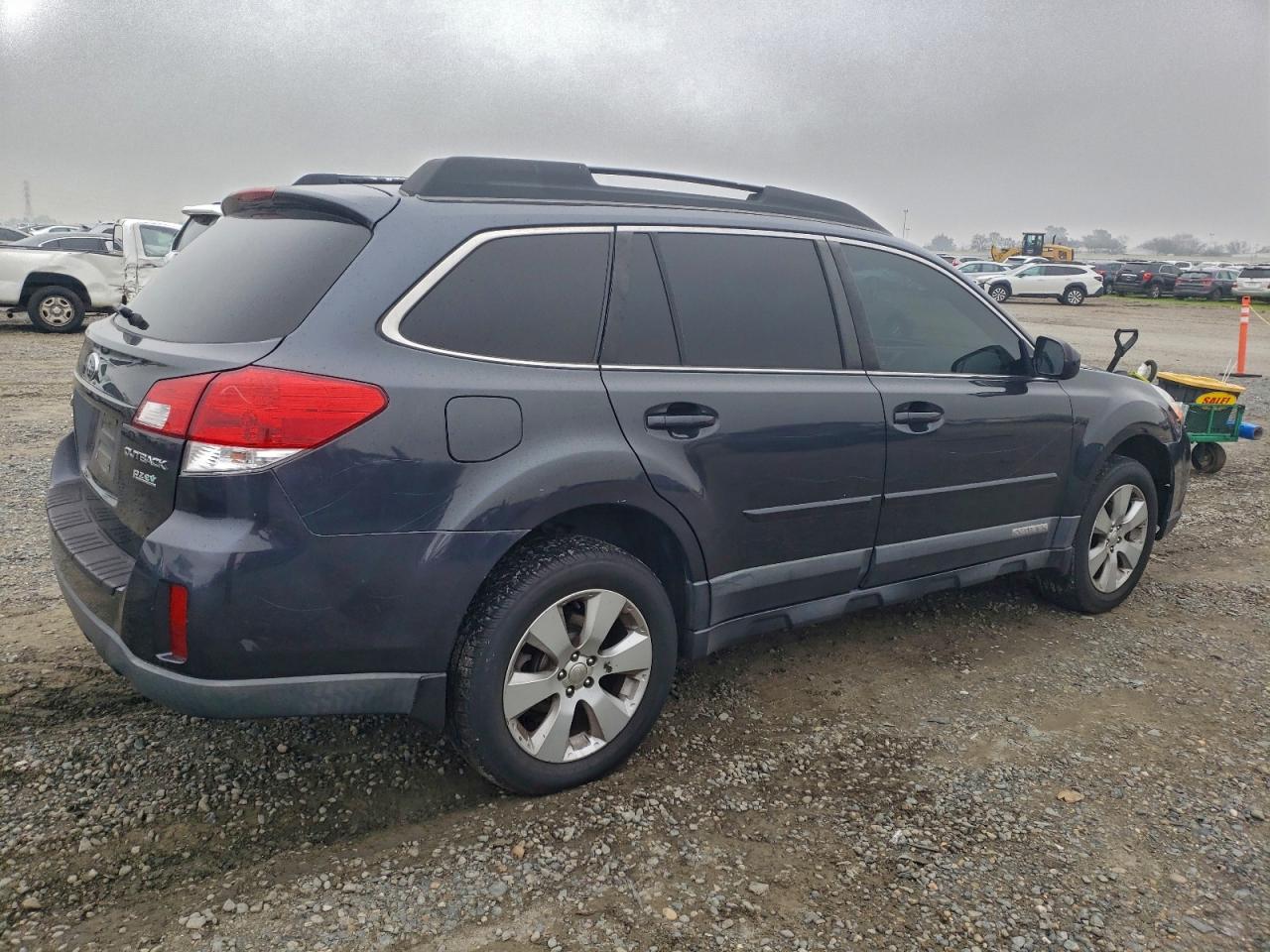 2011 SUBARU OUTBACK 2.5I PREMIUM photo 3