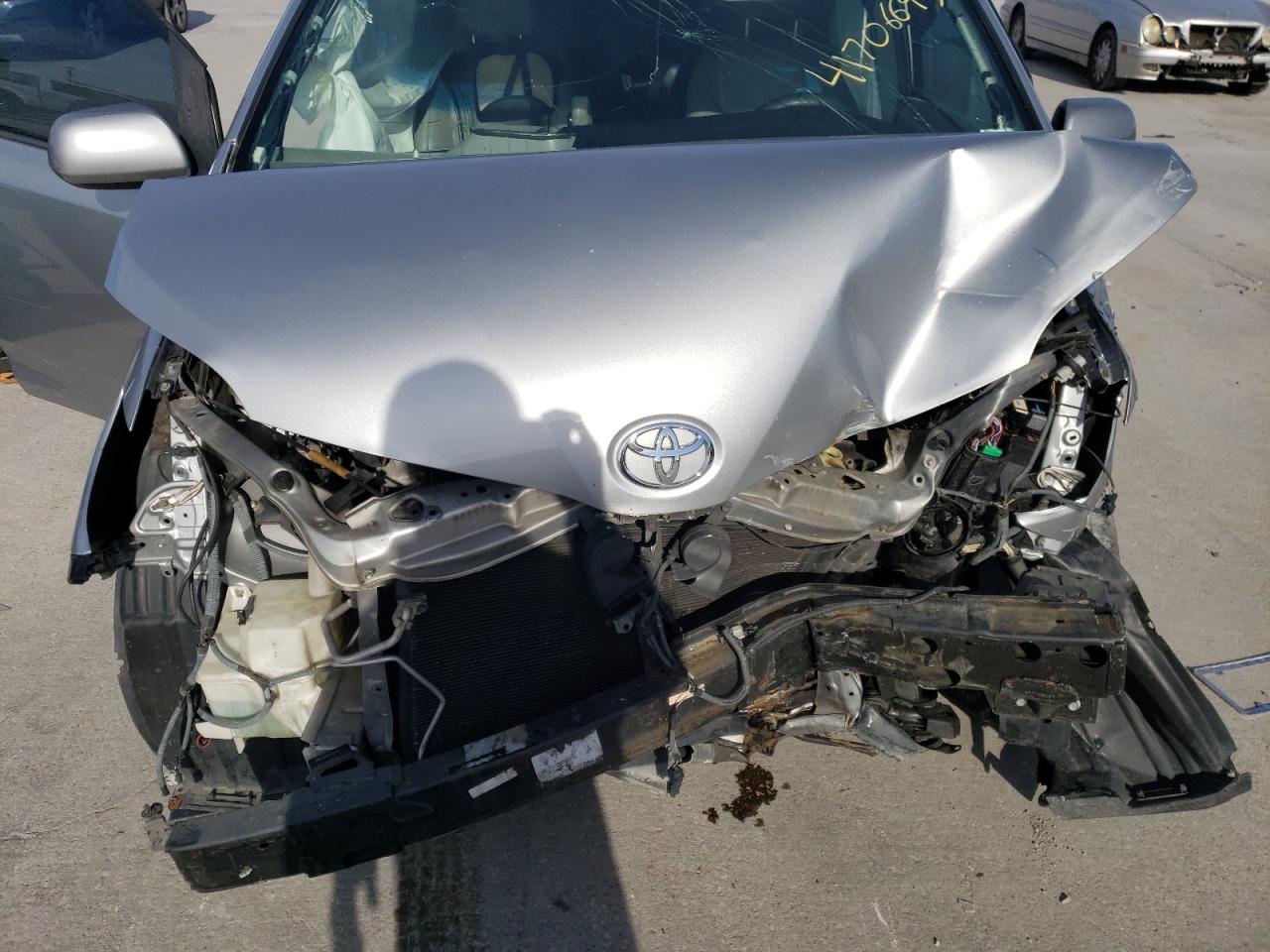 2015 TOYOTA SIENNA LE photo 10
