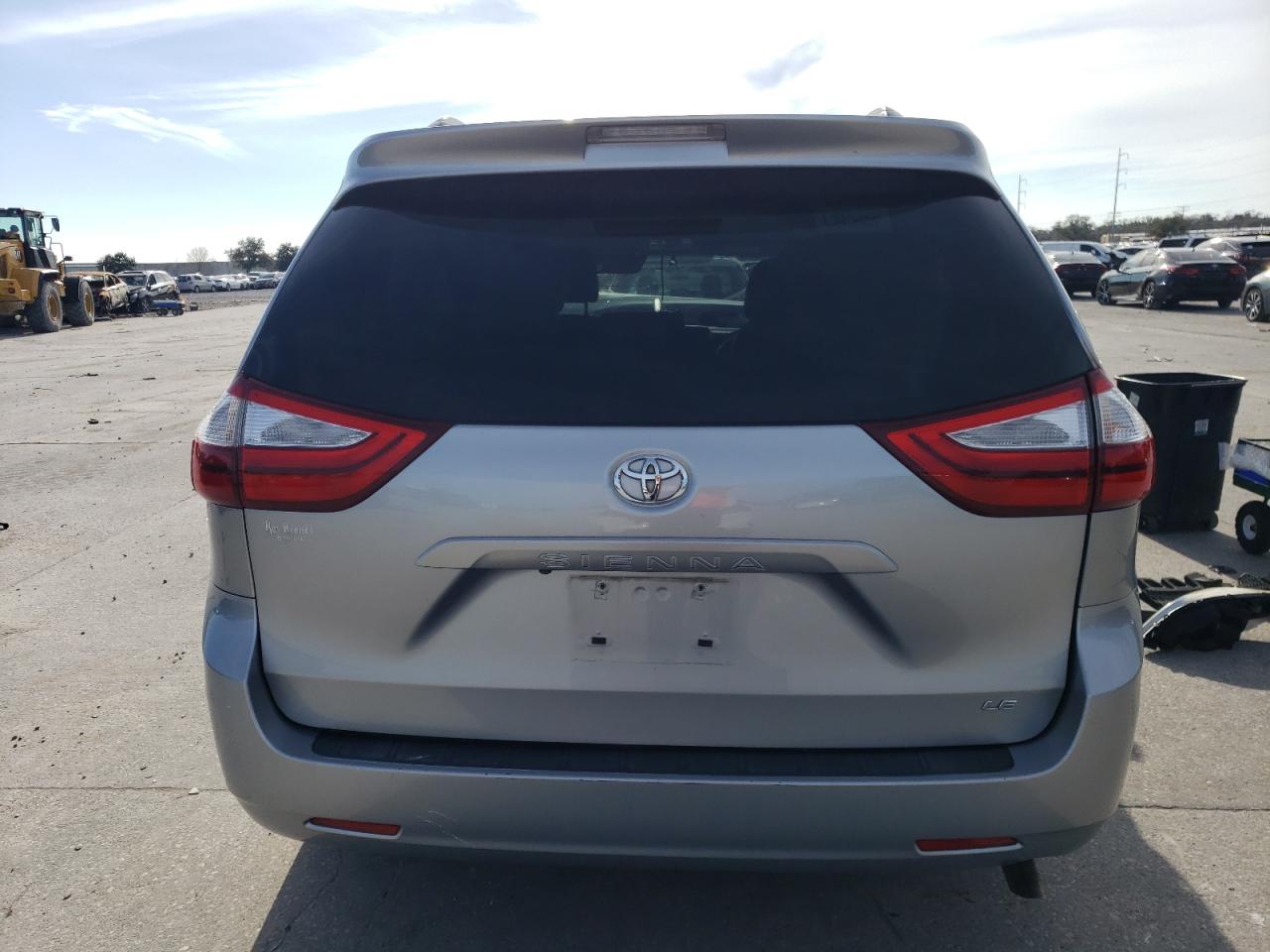 2015 TOYOTA SIENNA LE photo 6