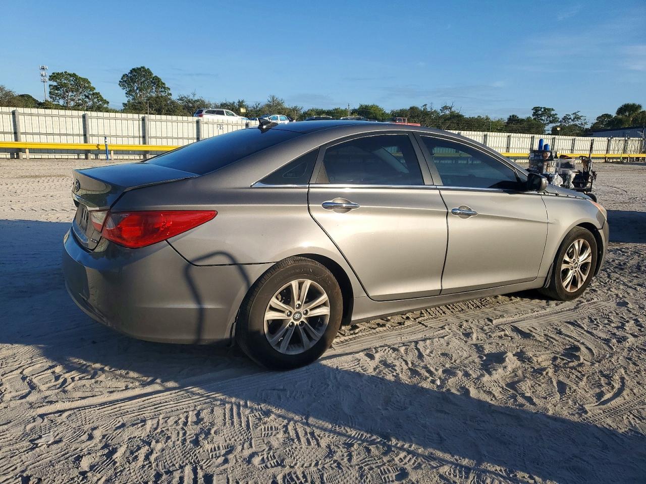 2013 HYUNDAI SONATA SE photo 3