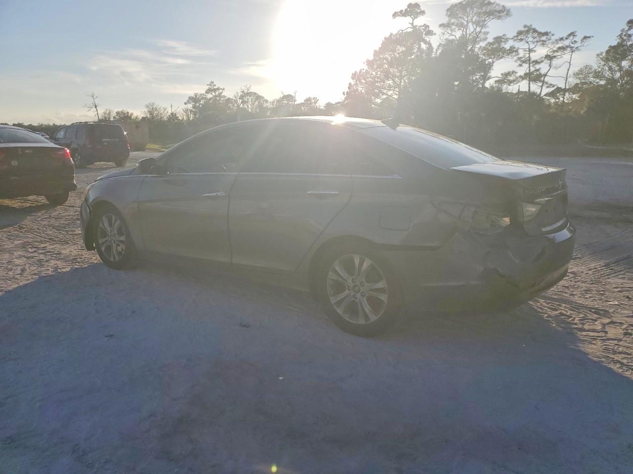 2013 HYUNDAI SONATA SE photo 2