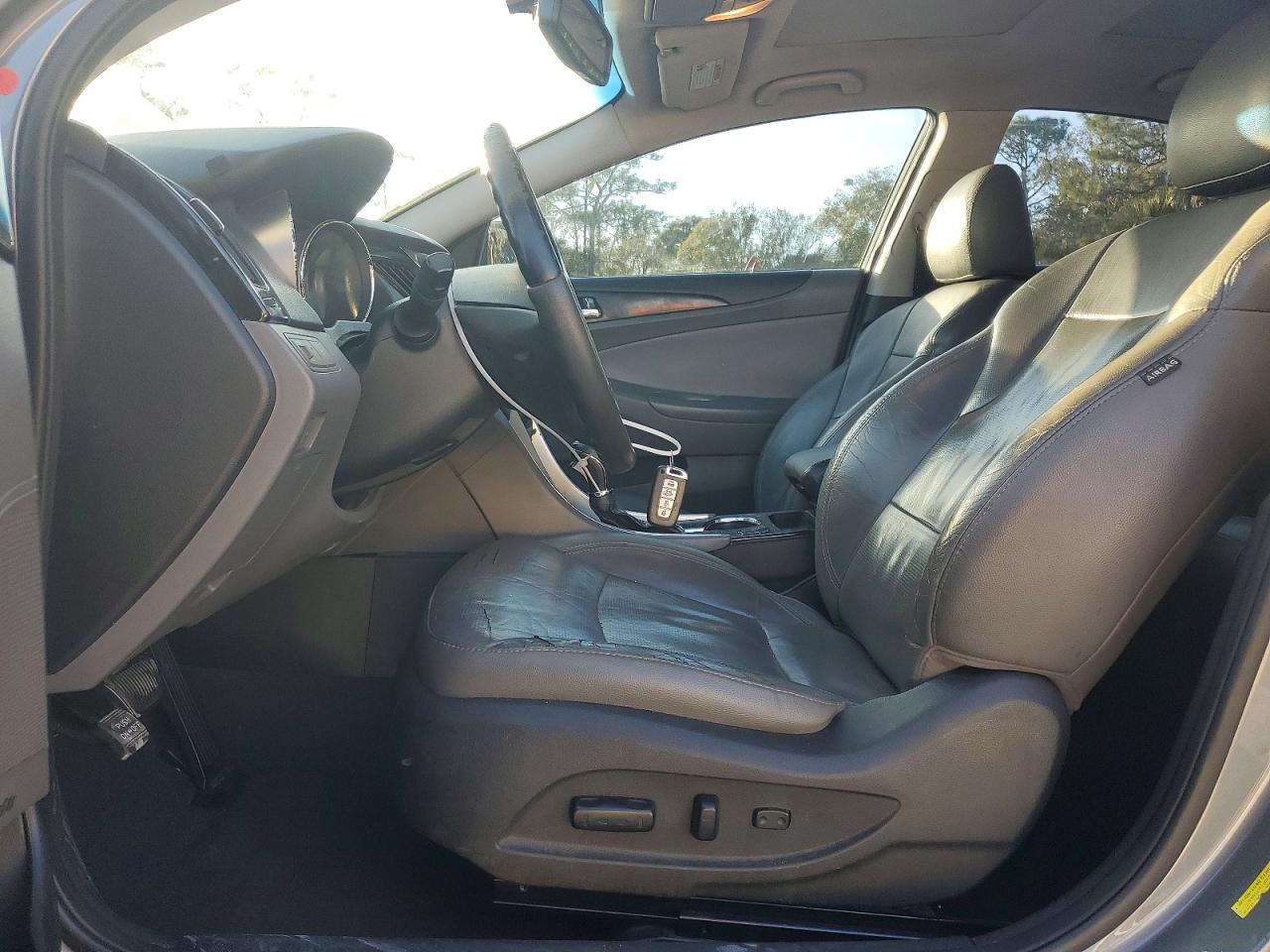 2013 HYUNDAI SONATA SE photo 7