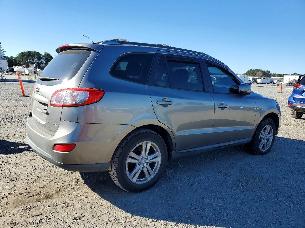 2011 HYUNDAI SANTA FE SE photo 3
