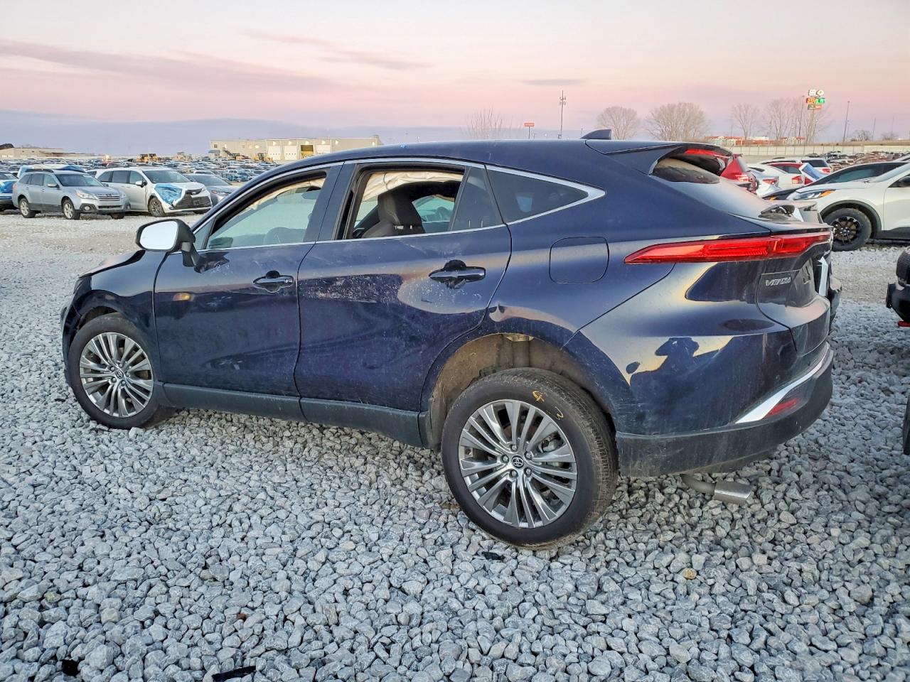 2024 TOYOTA VENZA LE photo 2