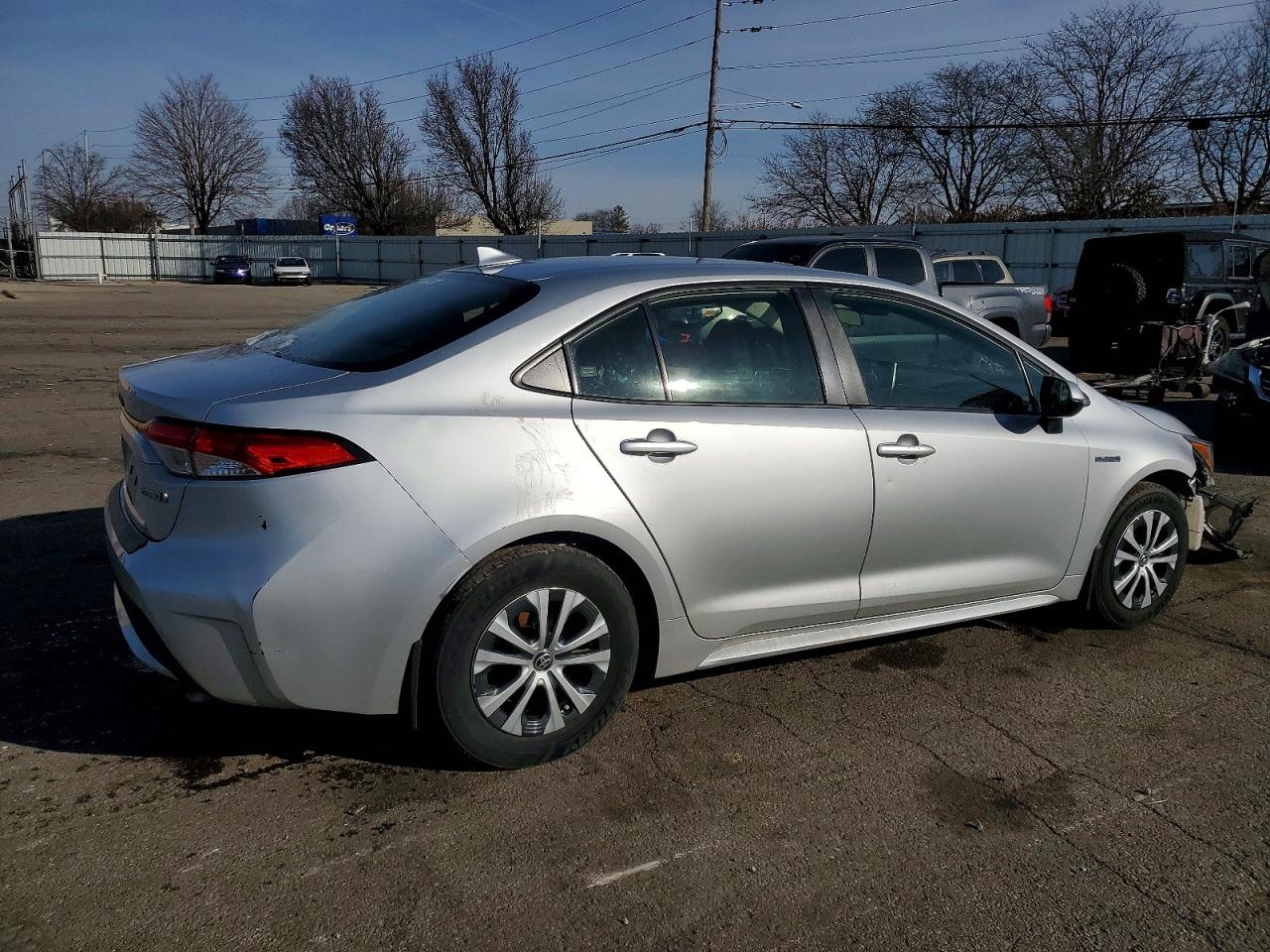 2021 TOYOTA COROLLA LE photo 3