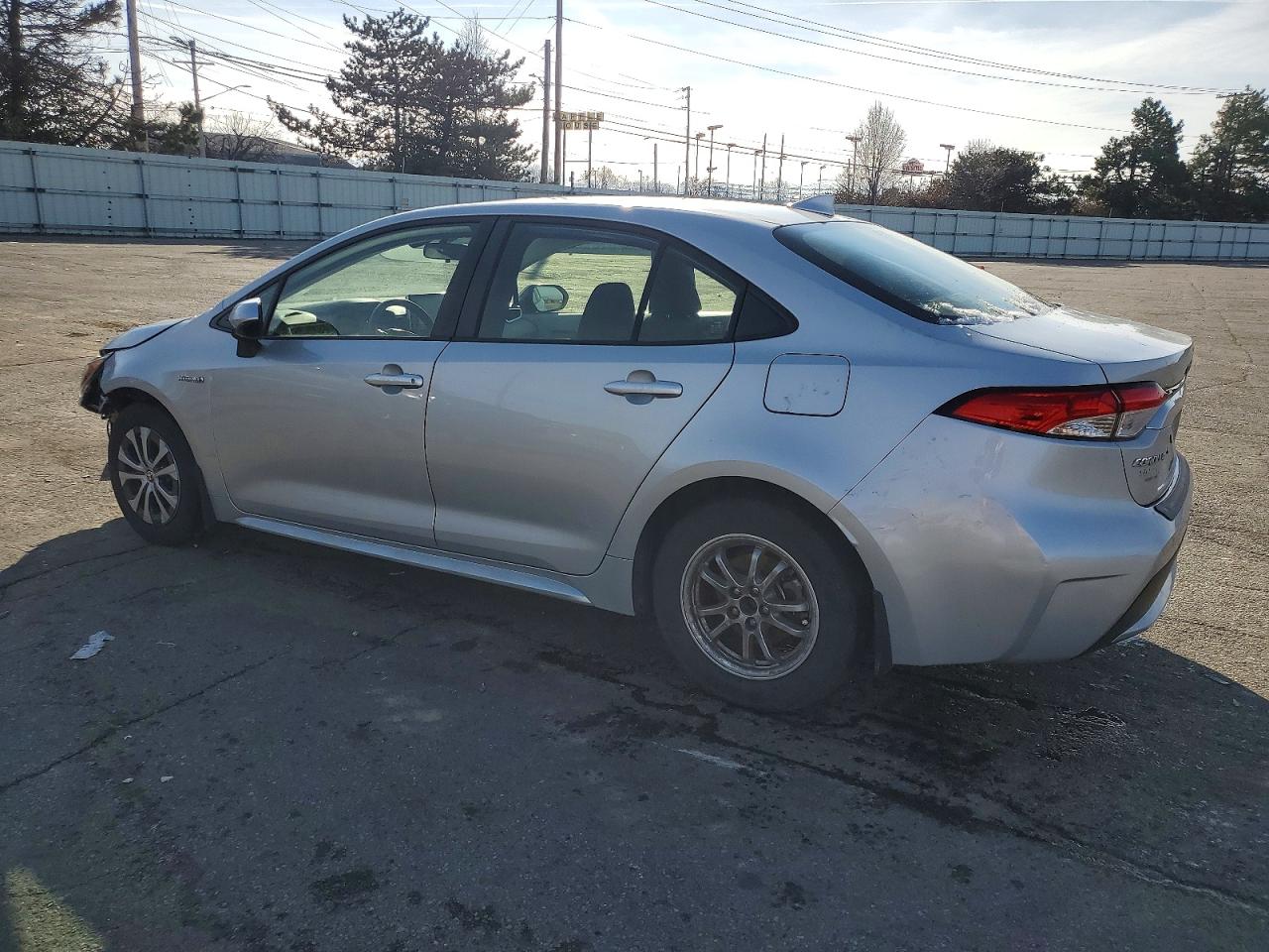 2021 TOYOTA COROLLA LE photo 2