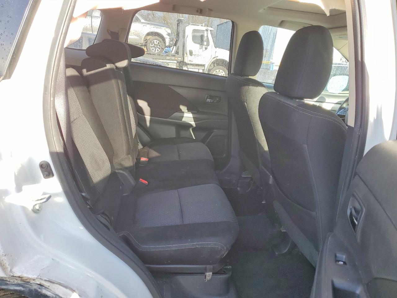 2017 MITSUBISHI OUTLANDER SE photo 11