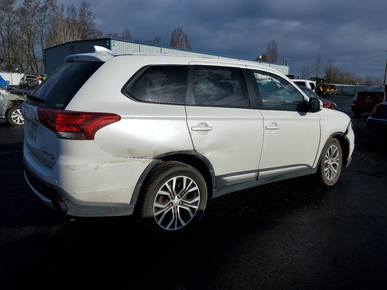2017 MITSUBISHI OUTLANDER SE photo 3
