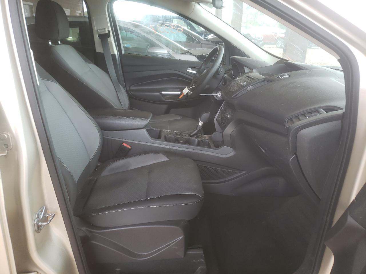 2017 FORD ESCAPE SE photo 5