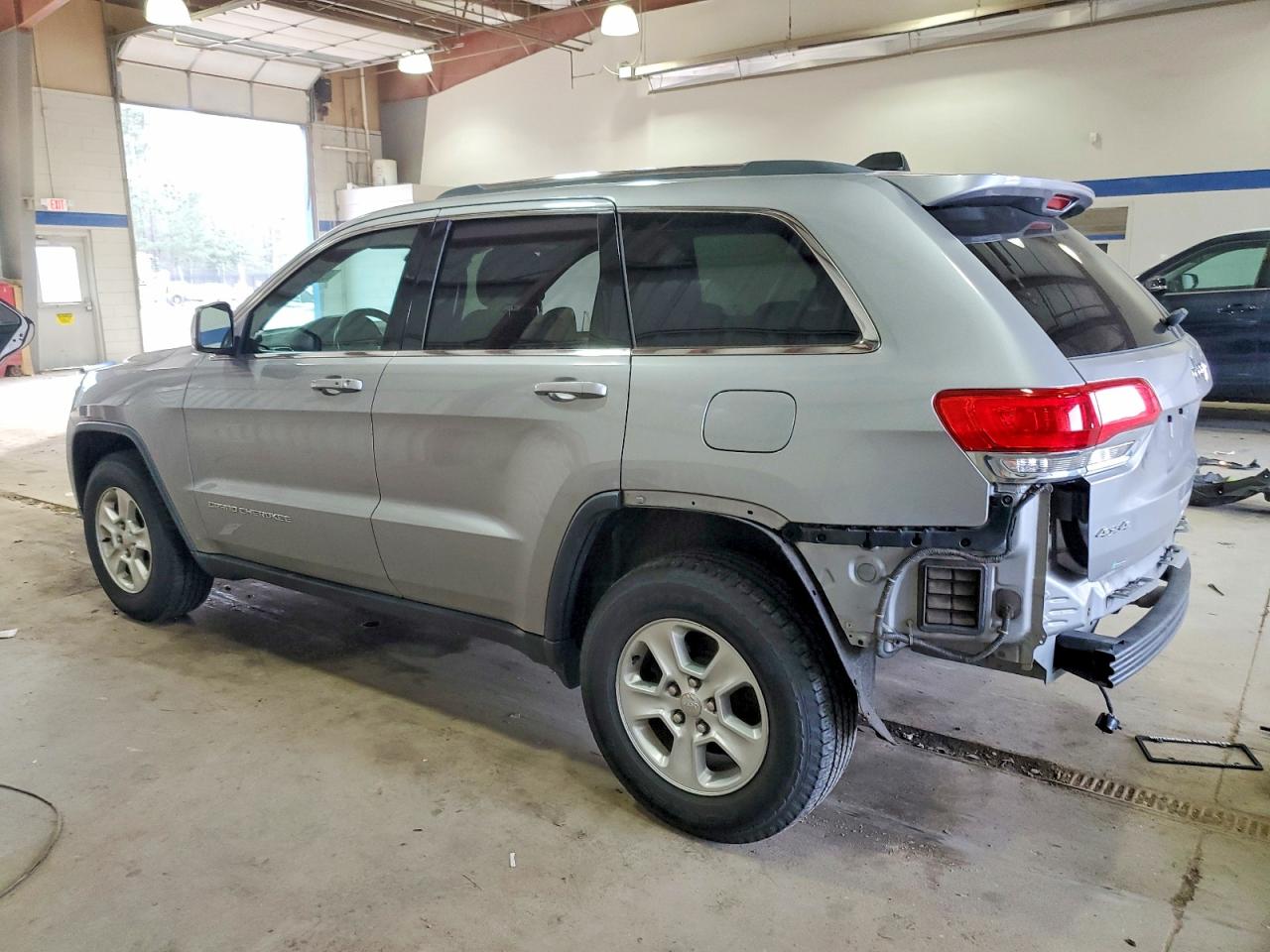 2016 JEEP GRAND CHEROKEE LAREDO photo 2