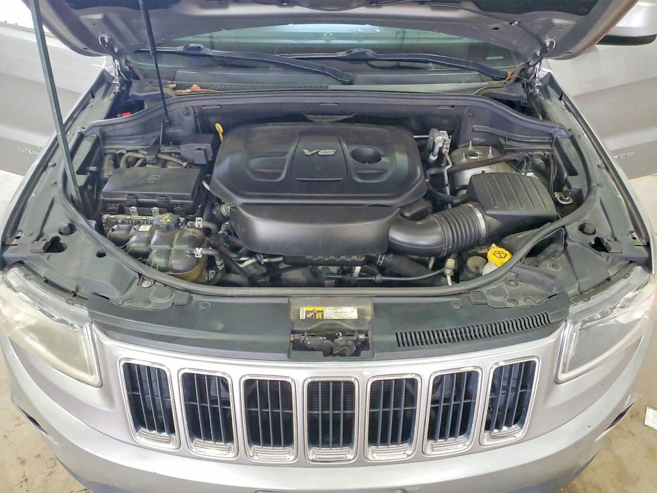 2016 JEEP GRAND CHEROKEE LAREDO photo 12