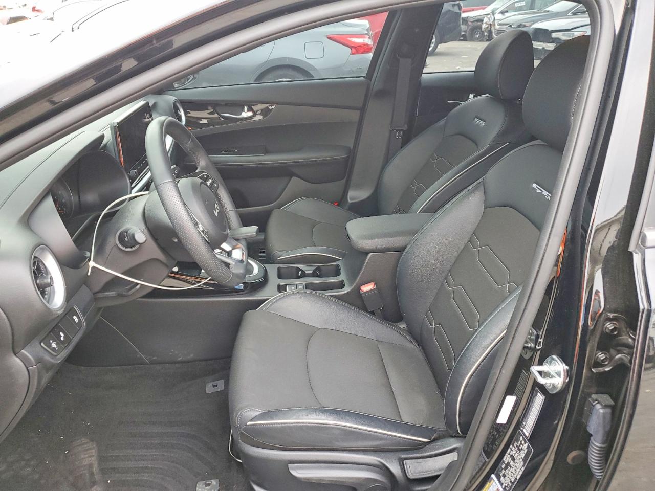 2024 KIA FORTE photo 7