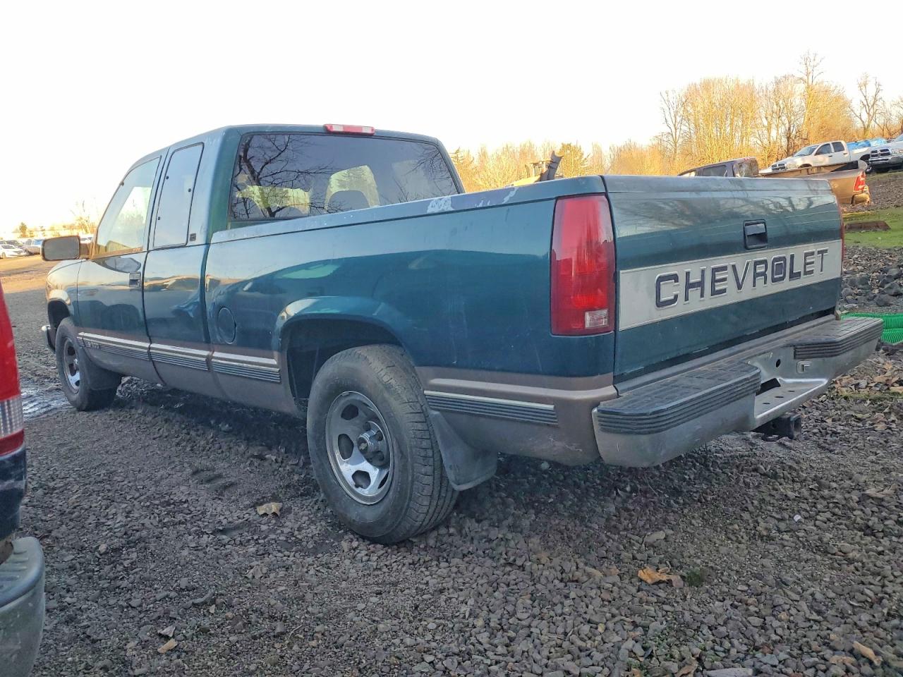 1997 CHEVROLET GMT-400 C1500 photo 2