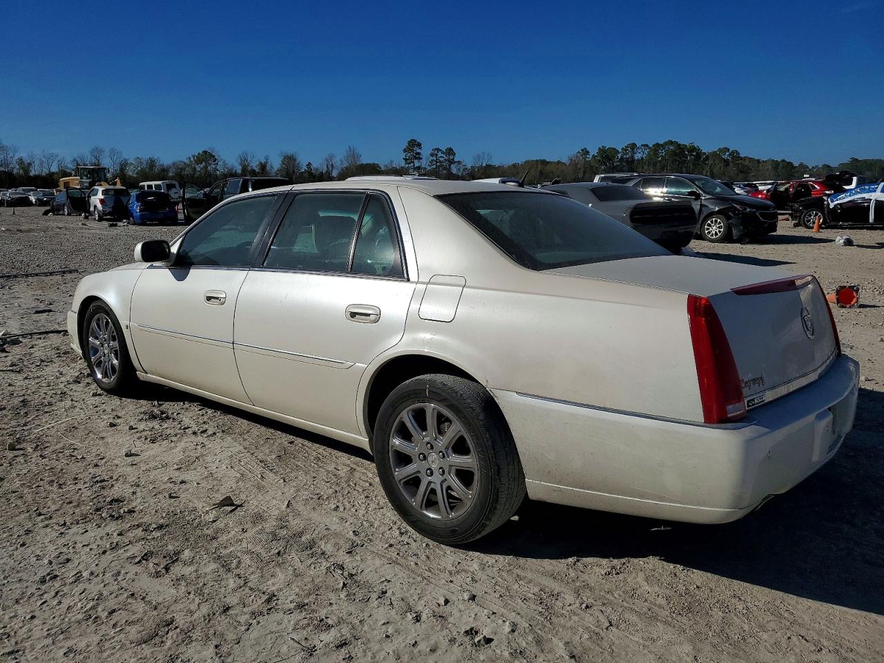 2008 CADILLAC DTS photo 2