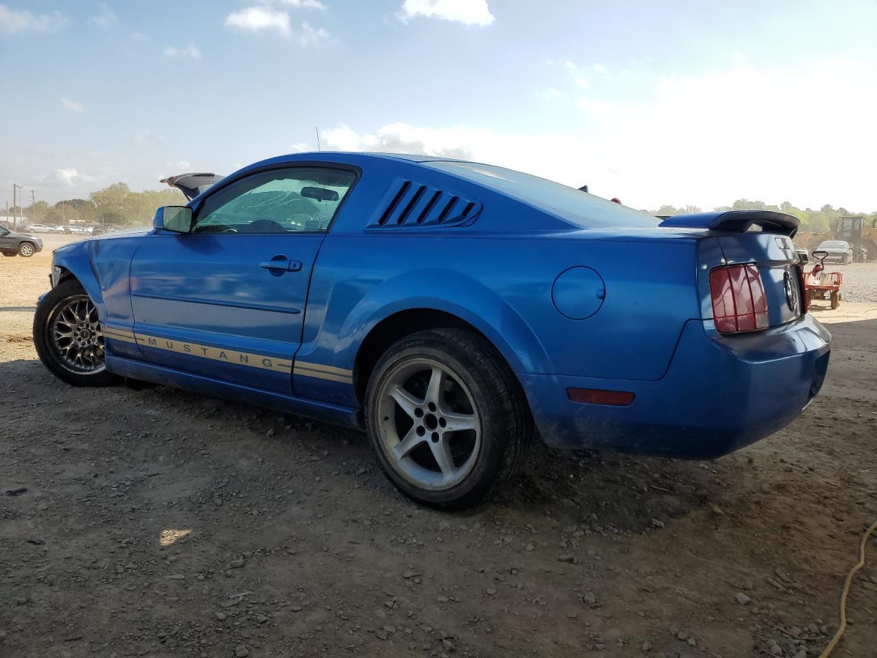 2005 FORD MUSTANG photo 3
