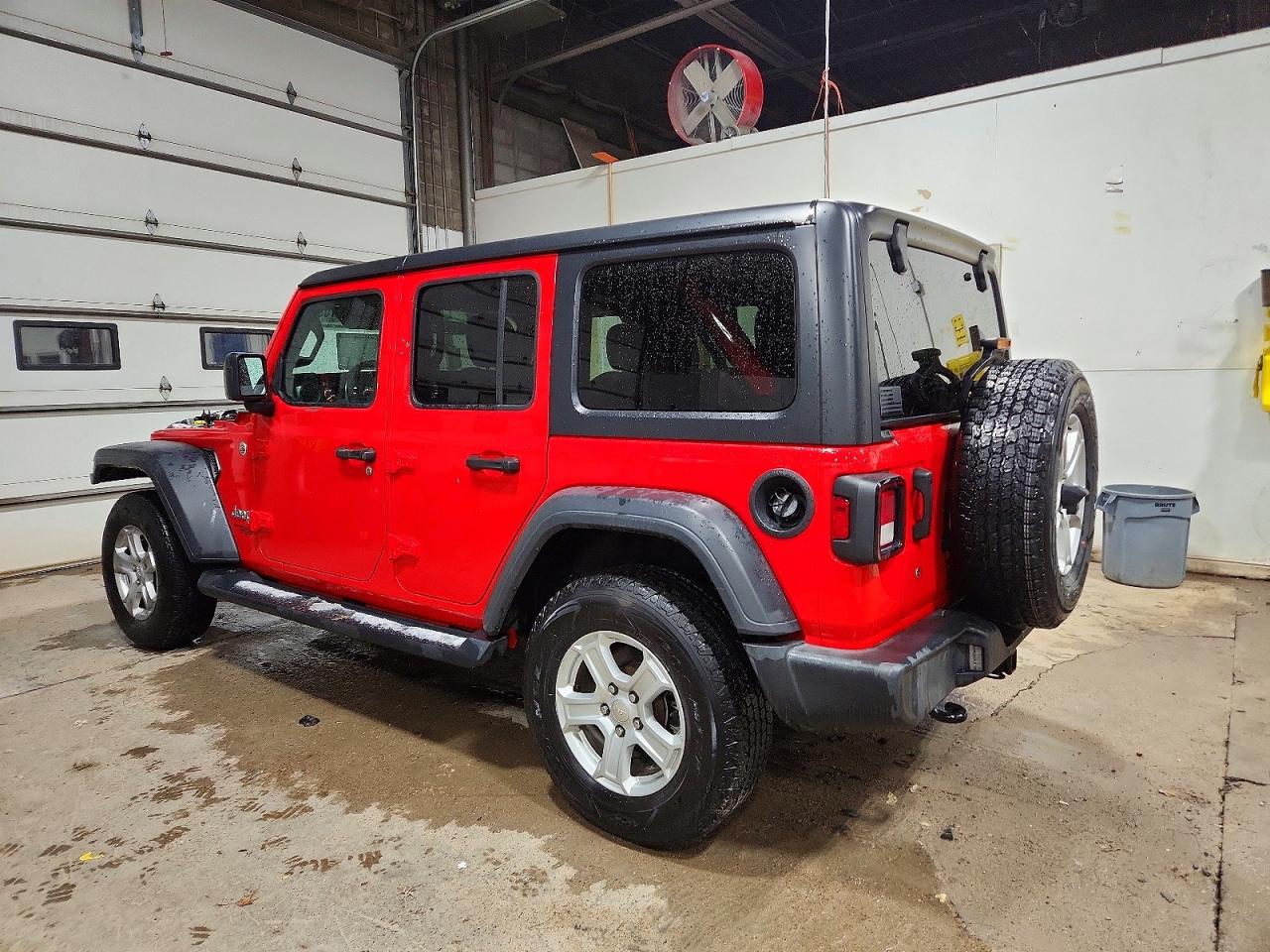 2018 JEEP WRANGLER UNLIMITED SPORT photo 2