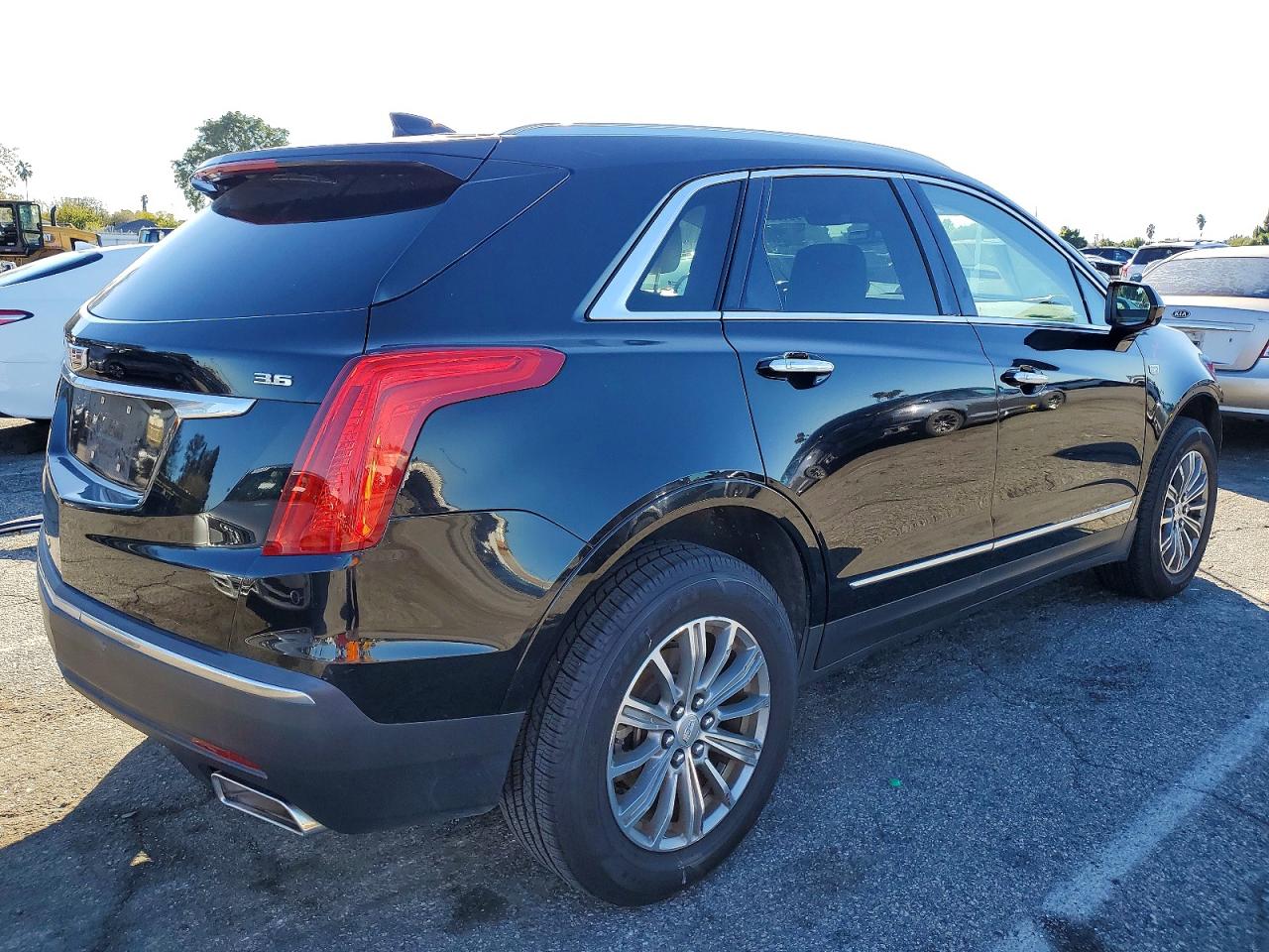 2017 CADILLAC XT5 LUXURY photo 3
