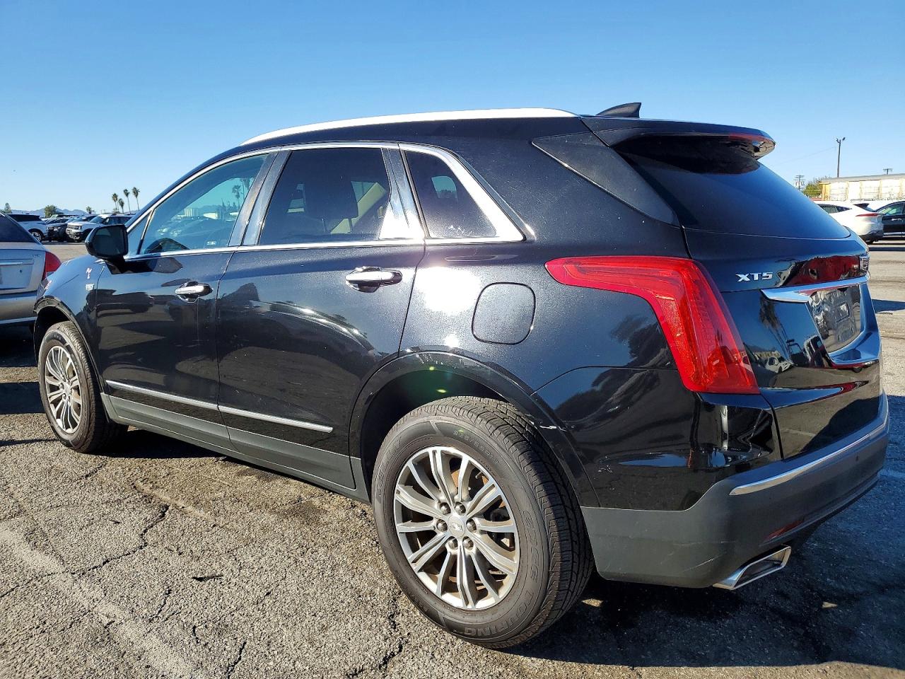 2017 CADILLAC XT5 LUXURY photo 2