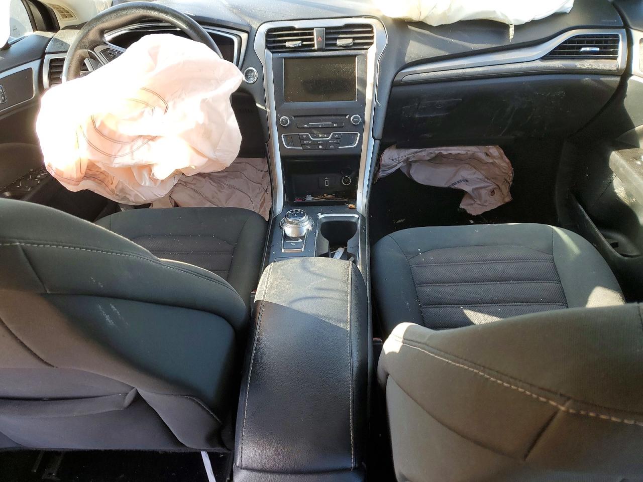 2017 FORD FUSION SE photo 8