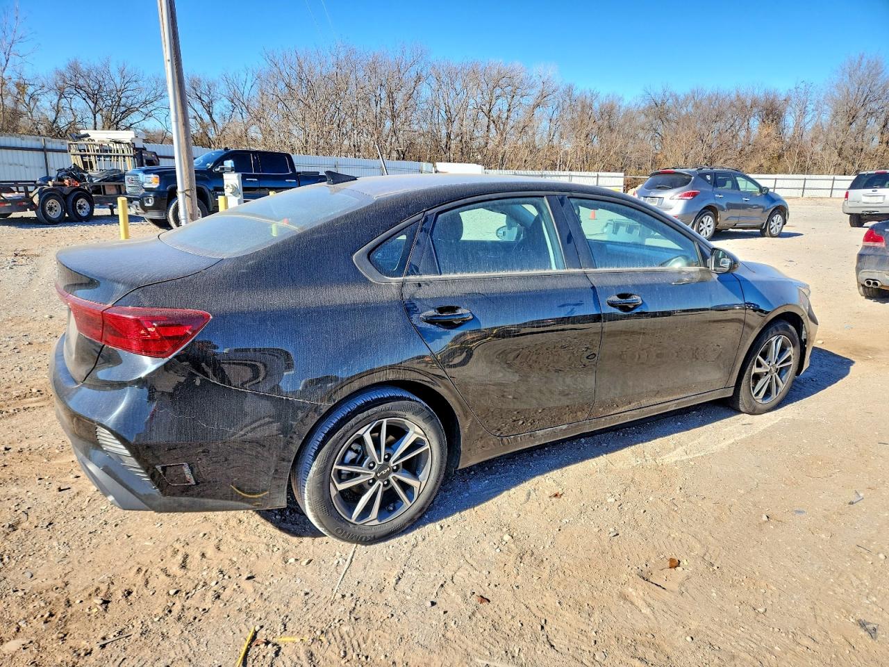 2023 KIA FORTE LX photo 3