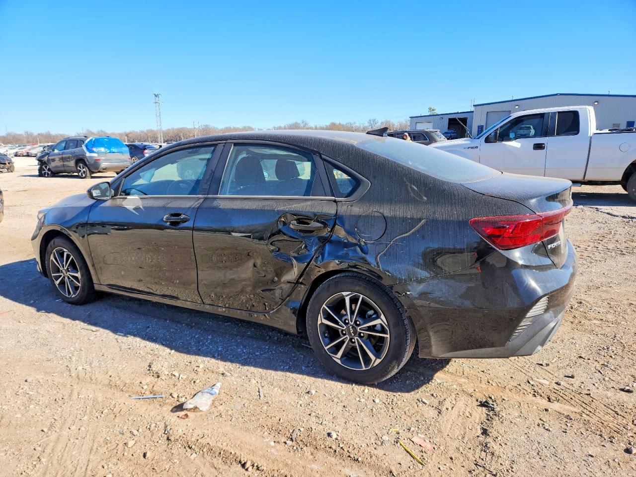 2023 KIA FORTE LX photo 2